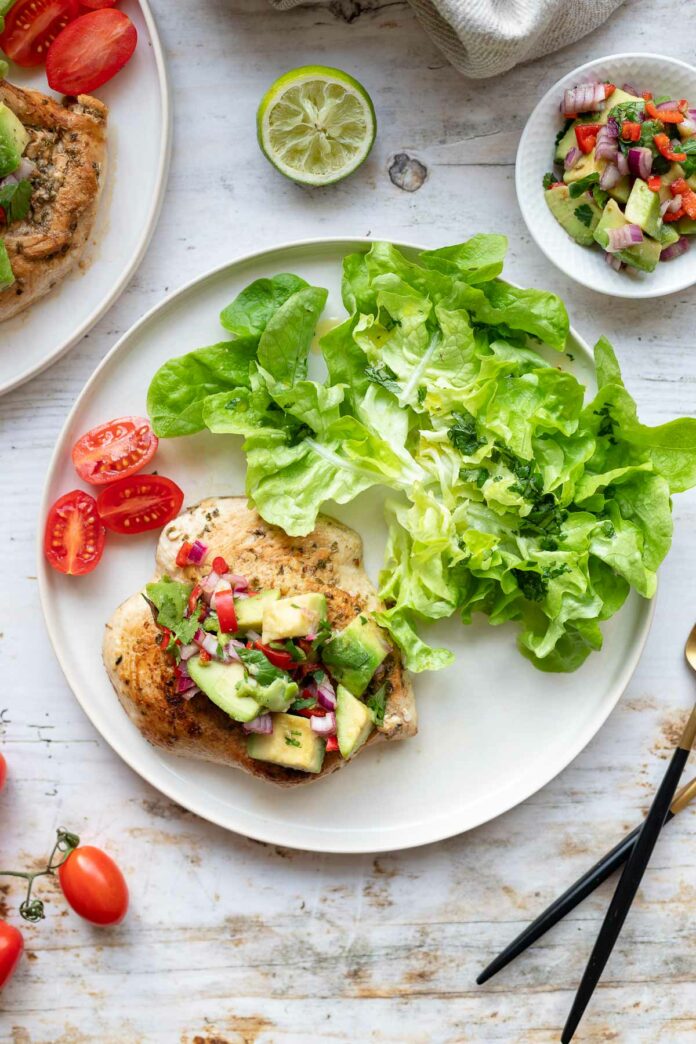 Gegrillte Hähnchenbrust mit Avocado-Salsa Rezept