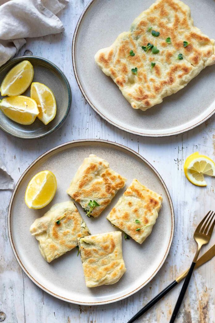 Gözleme mit Spinat und Feta - Gefülltes Fladenbrot-Rezept