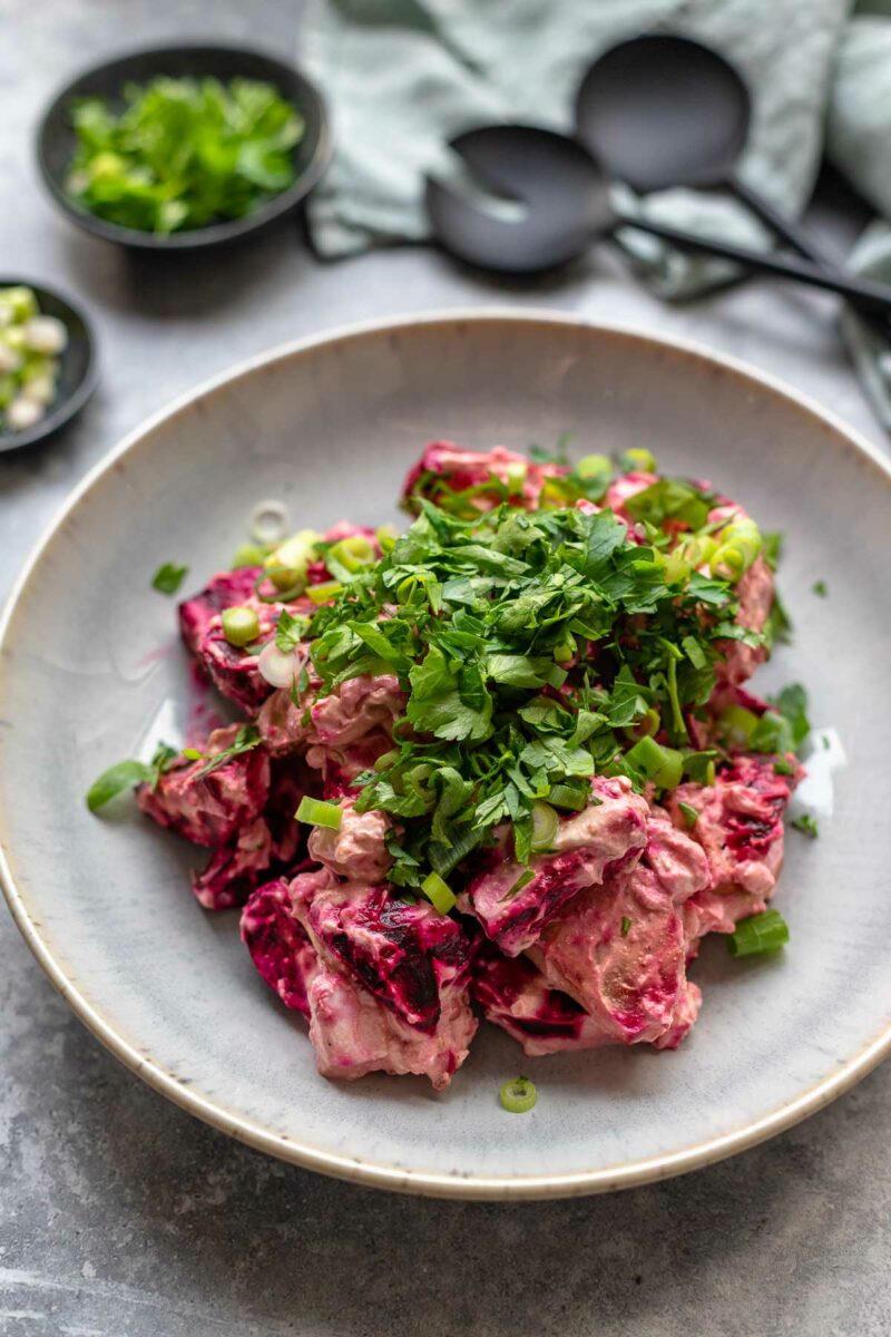 Geröstete Rote Bete Salat mit Harissa Joghurt | Elle Republic