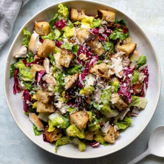 Klassischer Caesar Salad mit Hähnchen