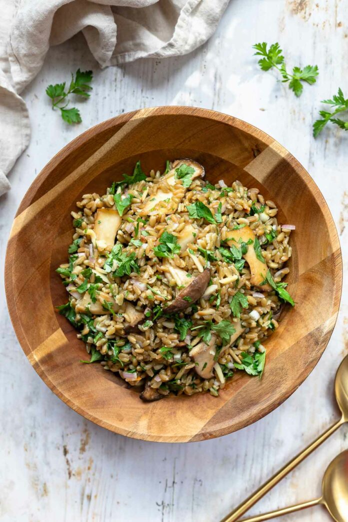 Grünkernsalat mit Pilzen & Miso-Dressing Rezept