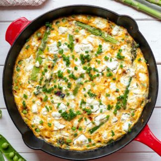 Grüne Spargel-Frittata mit Erbsen & Feta