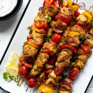 Tandoori Hähnchenspieße Rezept mit Gemüse & Joghurt Dip