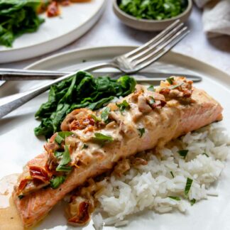 Lachsfilet mit getrockneten Tomaten und Crème Fraîche 