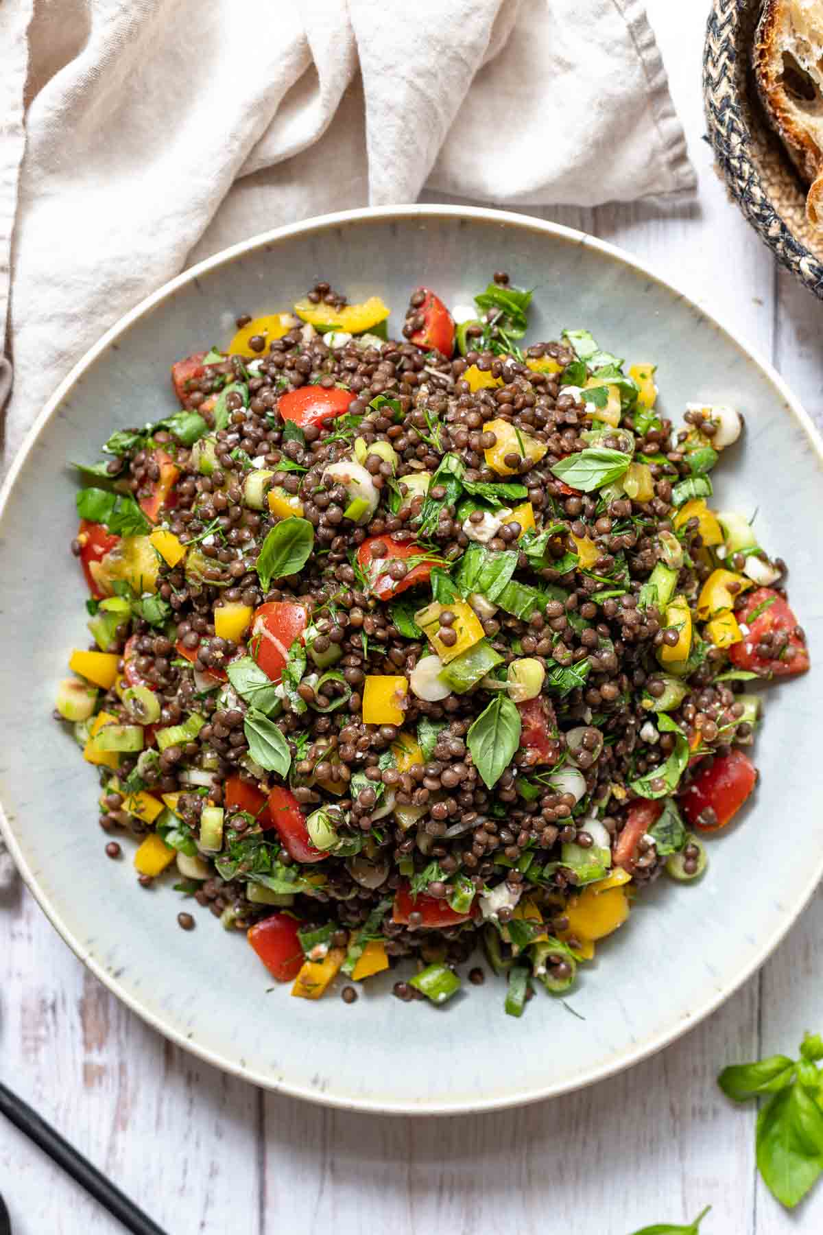 Linsensalat mit Paprika, Tomate und Kräuter