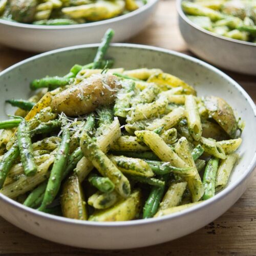 Pasta mit grünen Bohnen, Kartoffeln und Pesto | Rezept | Elle Republic