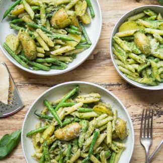 Pasta mit grünen Bohnen, Kartoffeln und Pesto