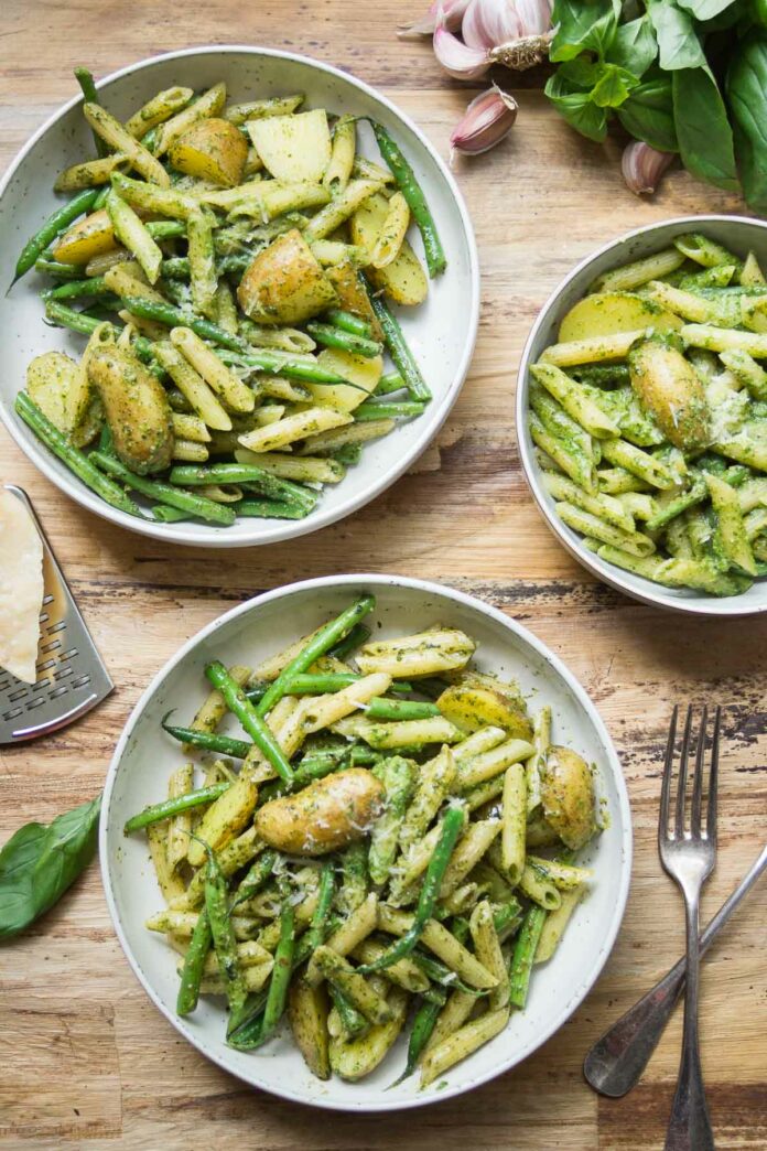 Pasta mit grünen Bohnen, Kartoffeln und Pesto