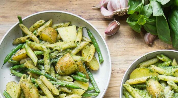 Pasta mit grünen Bohnen, Kartoffeln und Pesto