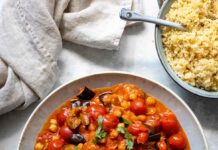 Auberginen-Eintopf Rezept mit Kichererbsen, Tomaten & Harissa