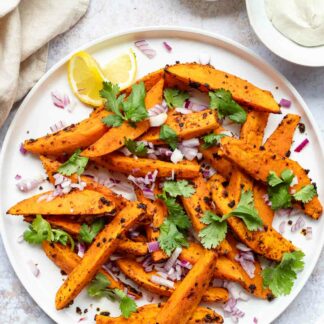 Harissa-Süßkartoffeln mit Joghurt-Tahini