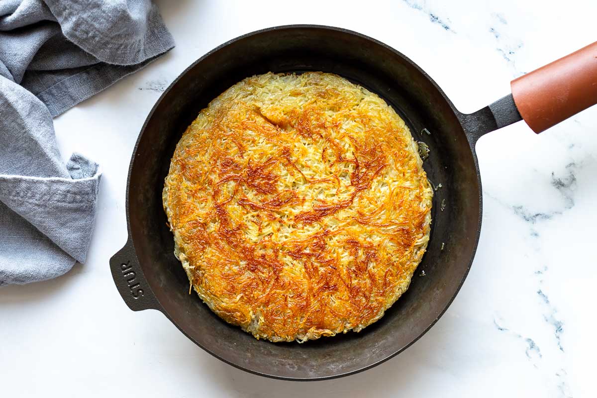 Schweizer Rösti aus rohen Kartoffeln