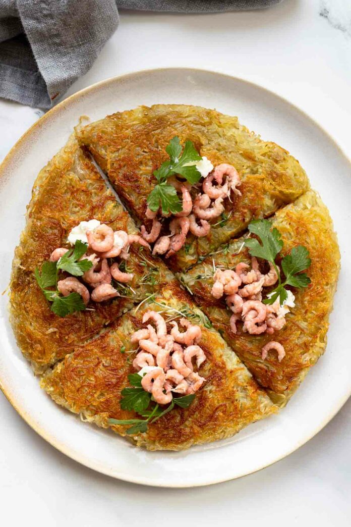 Schweizer Rösti aus rohen Kartoffeln | Rezept | Elle Republic