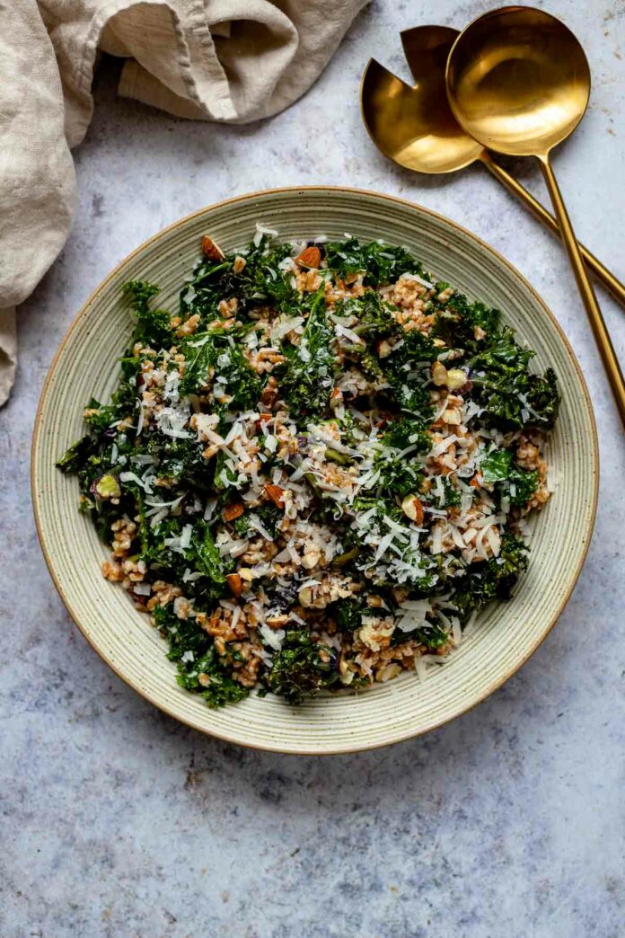 Gerösteter Flower Sprouts Salat mit Dinkel