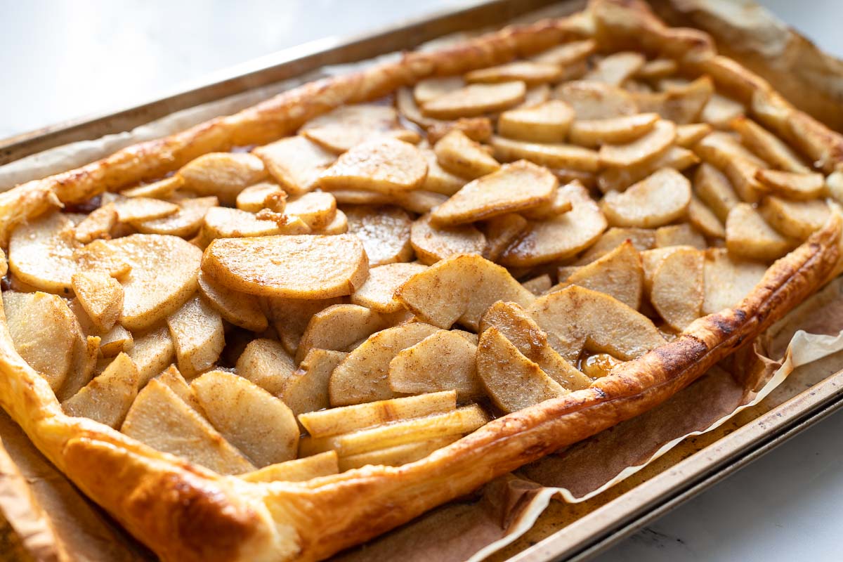 Puff pastry tart with pear
