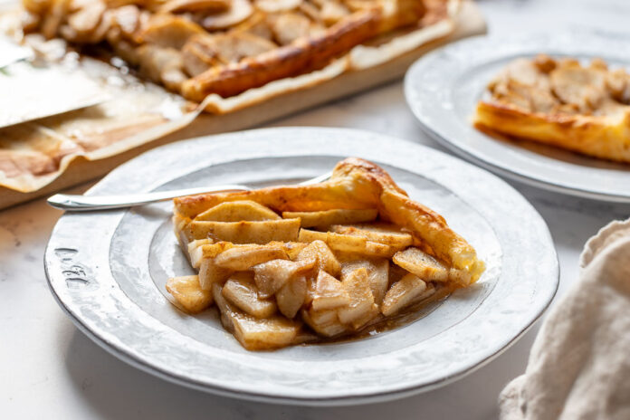 Birnentarte mit Blätterteig | Rezept | Elle Republic Birnentarte mit Blätterteig | Rezept | Elle Republic