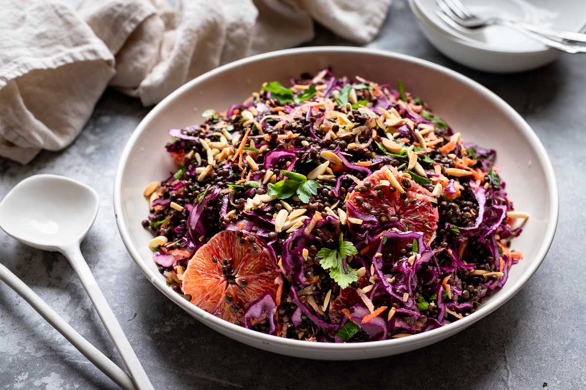 Veganer Linsensalat mit Orangen & Zitrus-Ingwer Dressing