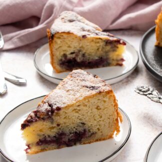 Einfacher Joghurtkuchen mit Marmelade