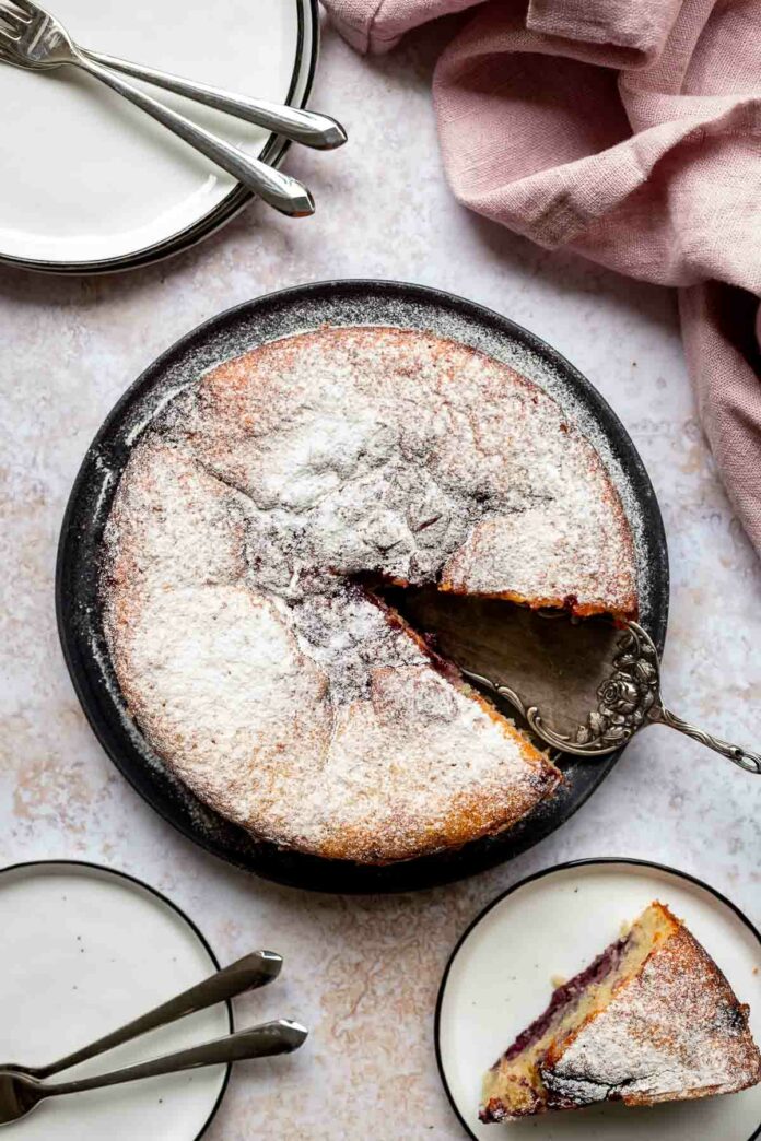 Einfacher Joghurtkuchen mit Marmelade