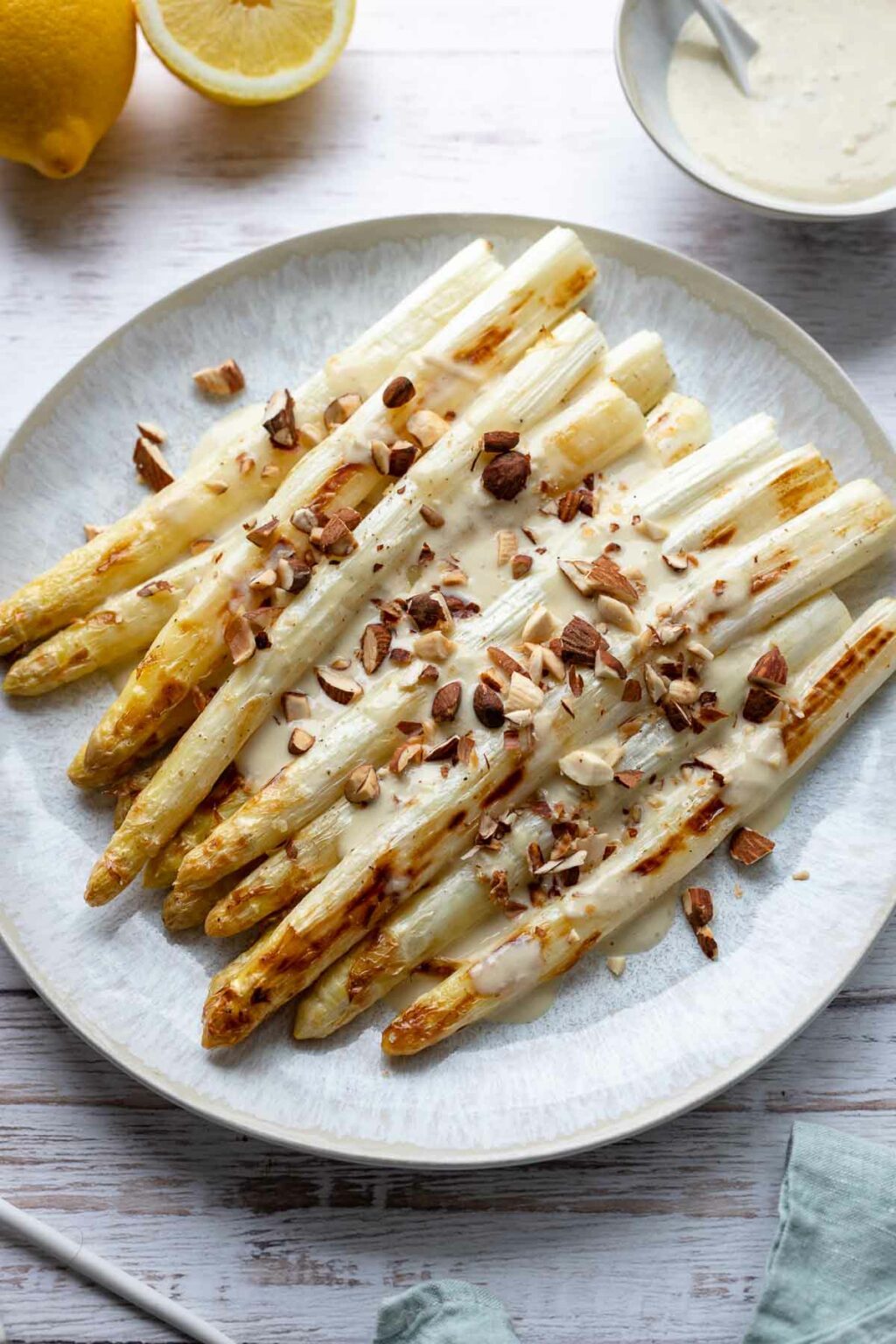 Spargelsoße - Lemon Bagna Càuda Sauce | Rezept | Elle Republic