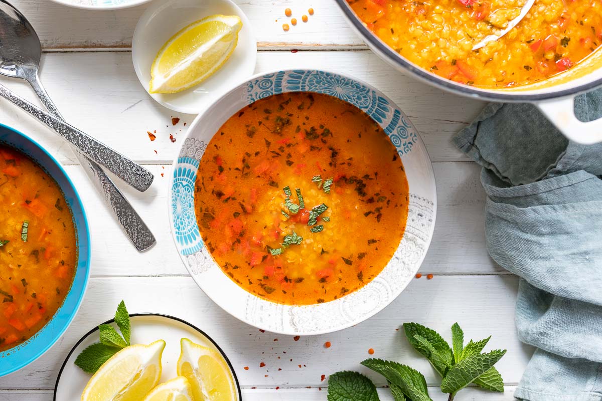 Rote Linsensuppe Rezept mit Bulgur, Roter Paprika und Minze