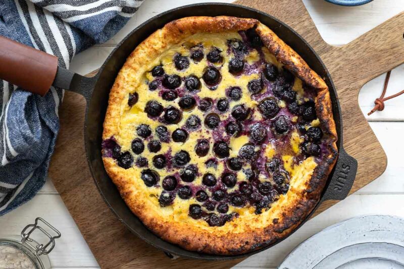 Ofenpfannkuchen mit Heidelbeeren | Rezept Elle Republic