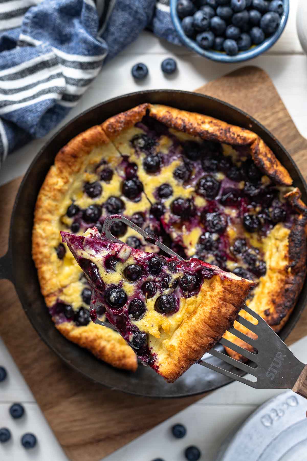 Ofenpfannkuchen mit Heidelbeeren Rezept (Dutch Baby mit Blaubeeren)