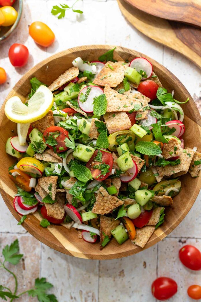 Fattoush Salat Rezept (Libanesischer Brotsalat)