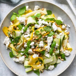 Einfacher Zucchini-Salat (Roher Zucchinisalat)