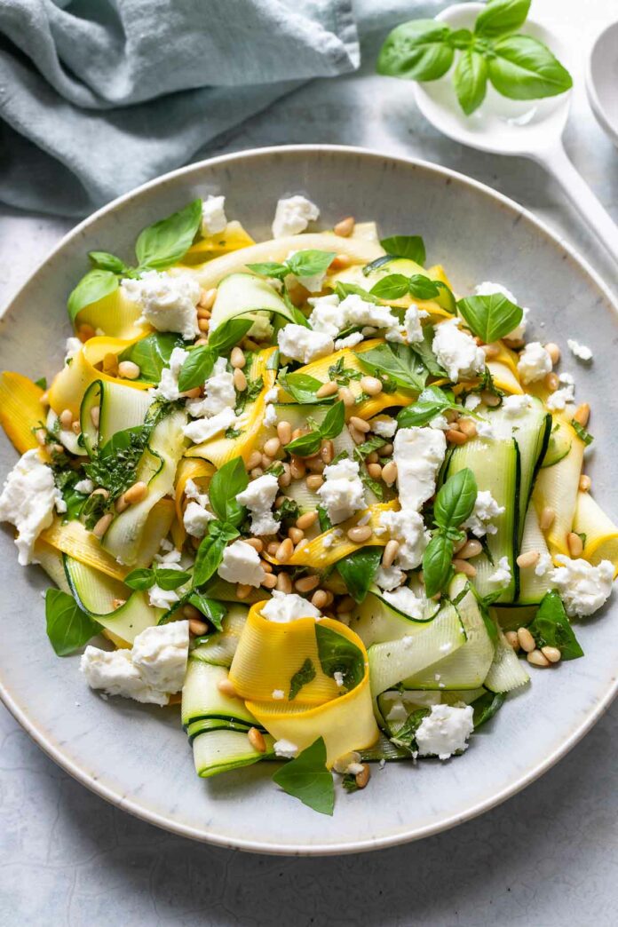 Einfacher Zucchini-Salat | Rezept | Elle Republic Einfacher Zucchini-Salat | Rezept | Elle Republic