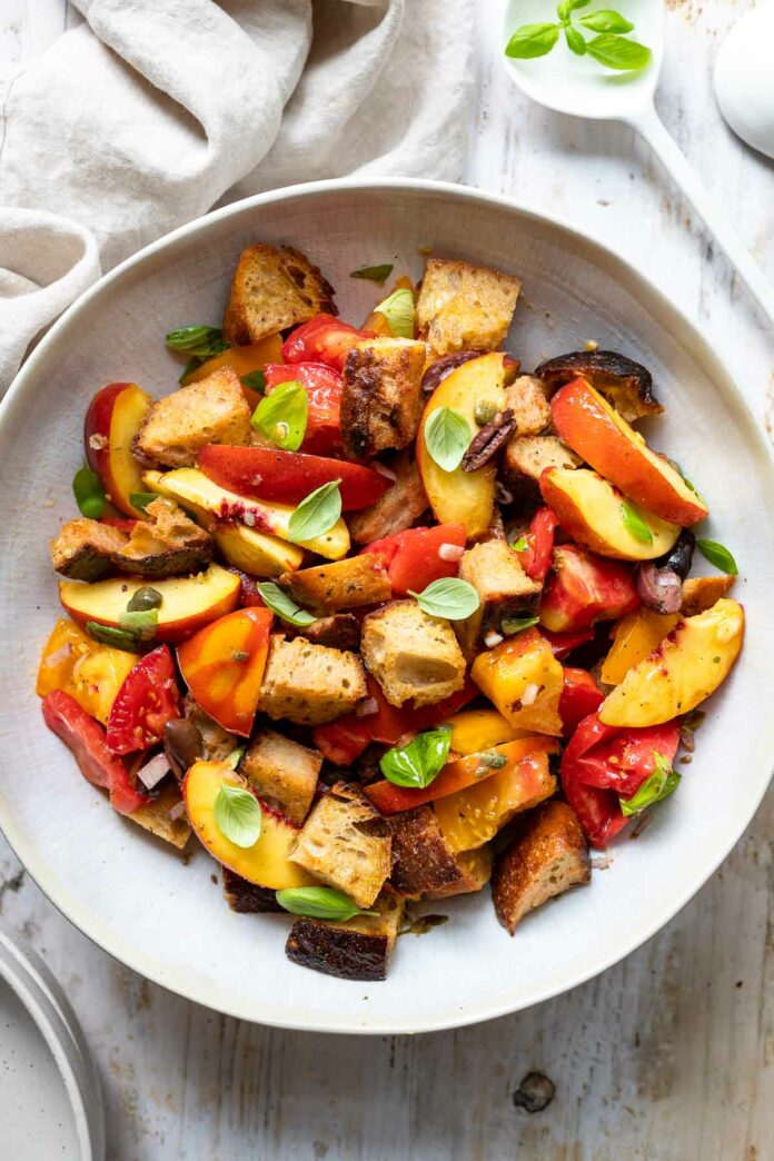 Italienischer Brotsalat (Panzanella) Rezept mit Pfirsich