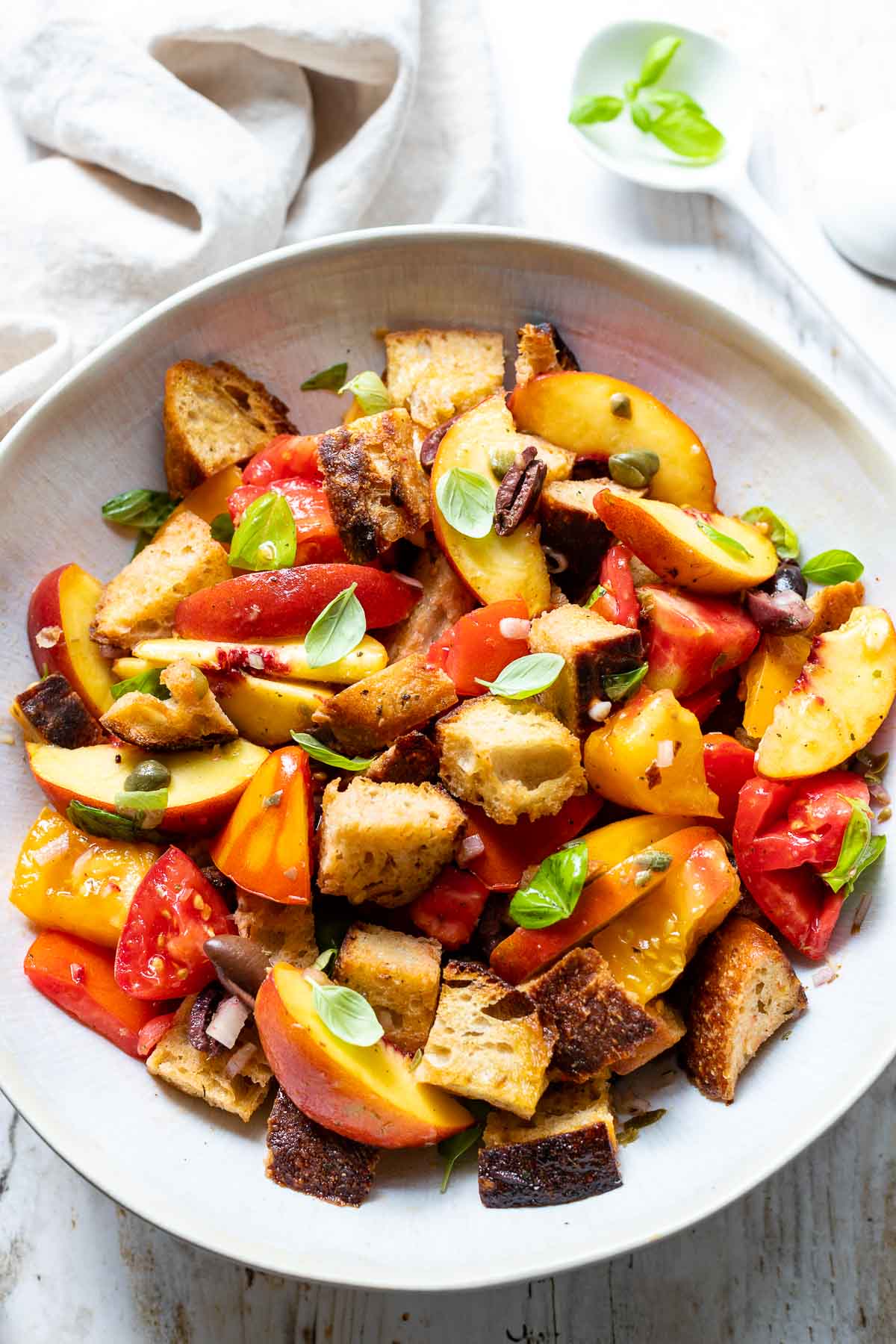 Italienischer Brotsalat (Panzanella) Rezept mit Pfirsich