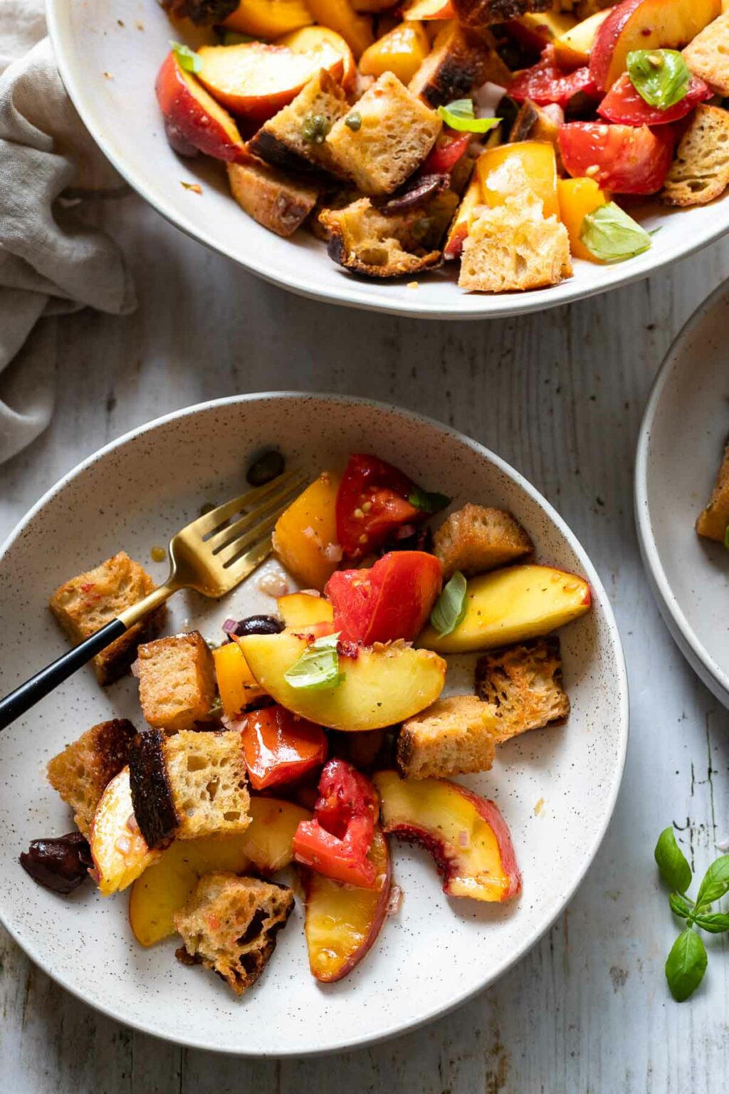 Italienischer Brotsalat (Panzanella) mit Pfirsich | Elle Republic