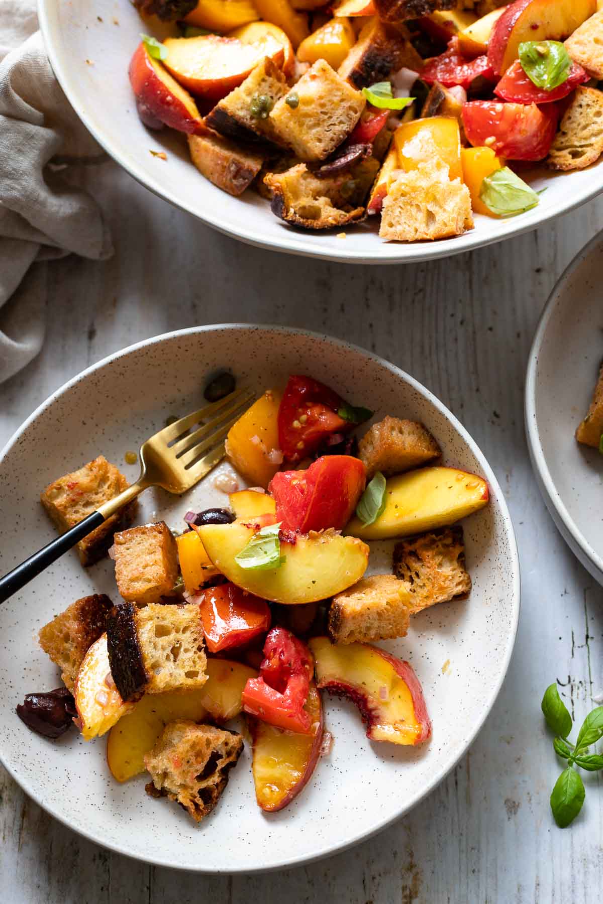 Italienischer Brotsalat (Panzanella) Rezept mit Pfirsich