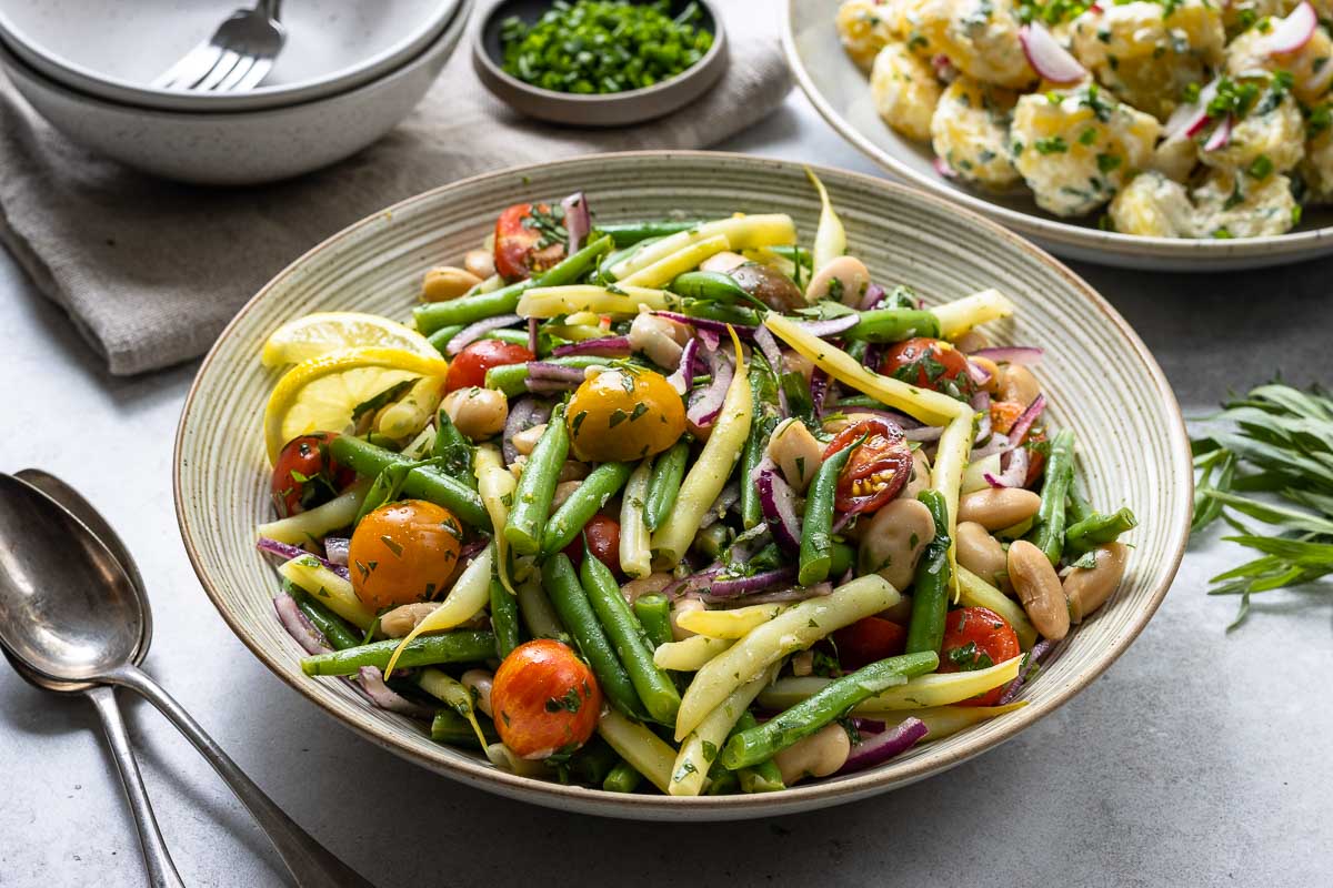 Bunter Bohnensalat Rezept mit Drei Bohnen, Cherry Tomaten und Estragon-Dressing