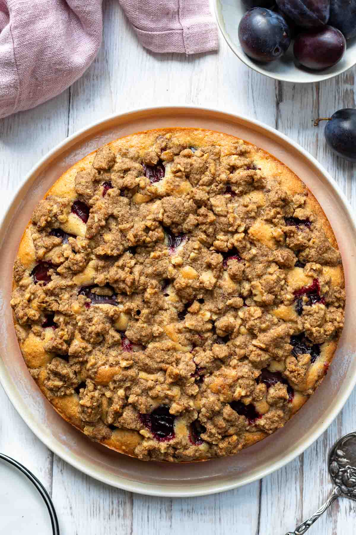 Crumble Cake with Plums 