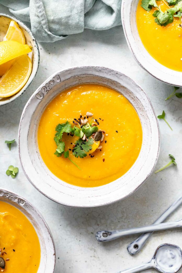 Butternut-Kürbis-Suppe mit Birne, Miso & Ingwer Rezept