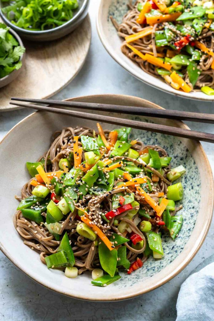 Soba Nudeln Rezept mit Gemüse 