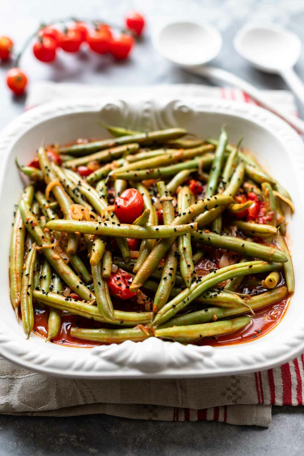 Grüne Bohnen Pfanne mit Tomaten | Rezept | Elle Republic