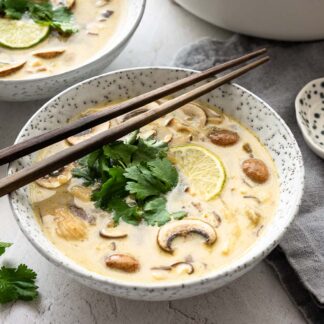 Vegane Tom Yum Suppe Rezept mit Pilze und Tofu