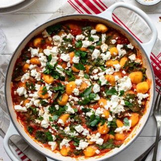 Würzige Gnocchi-Pfanne mit Feta und Tomaten