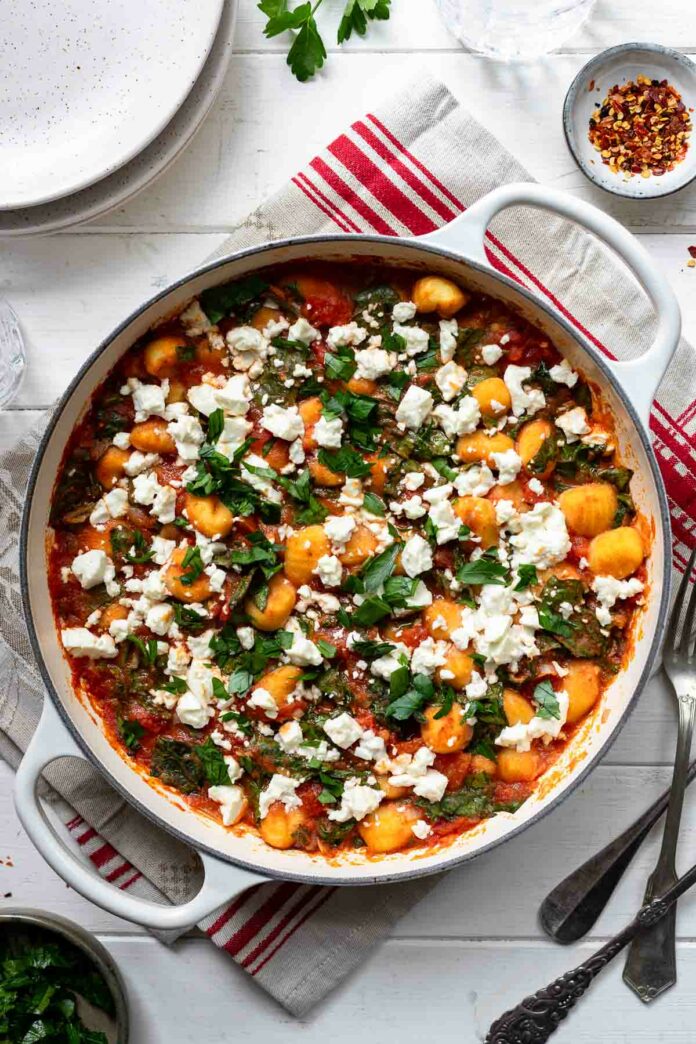 Würzige Gnocchi-Pfanne mit Feta und Tomaten