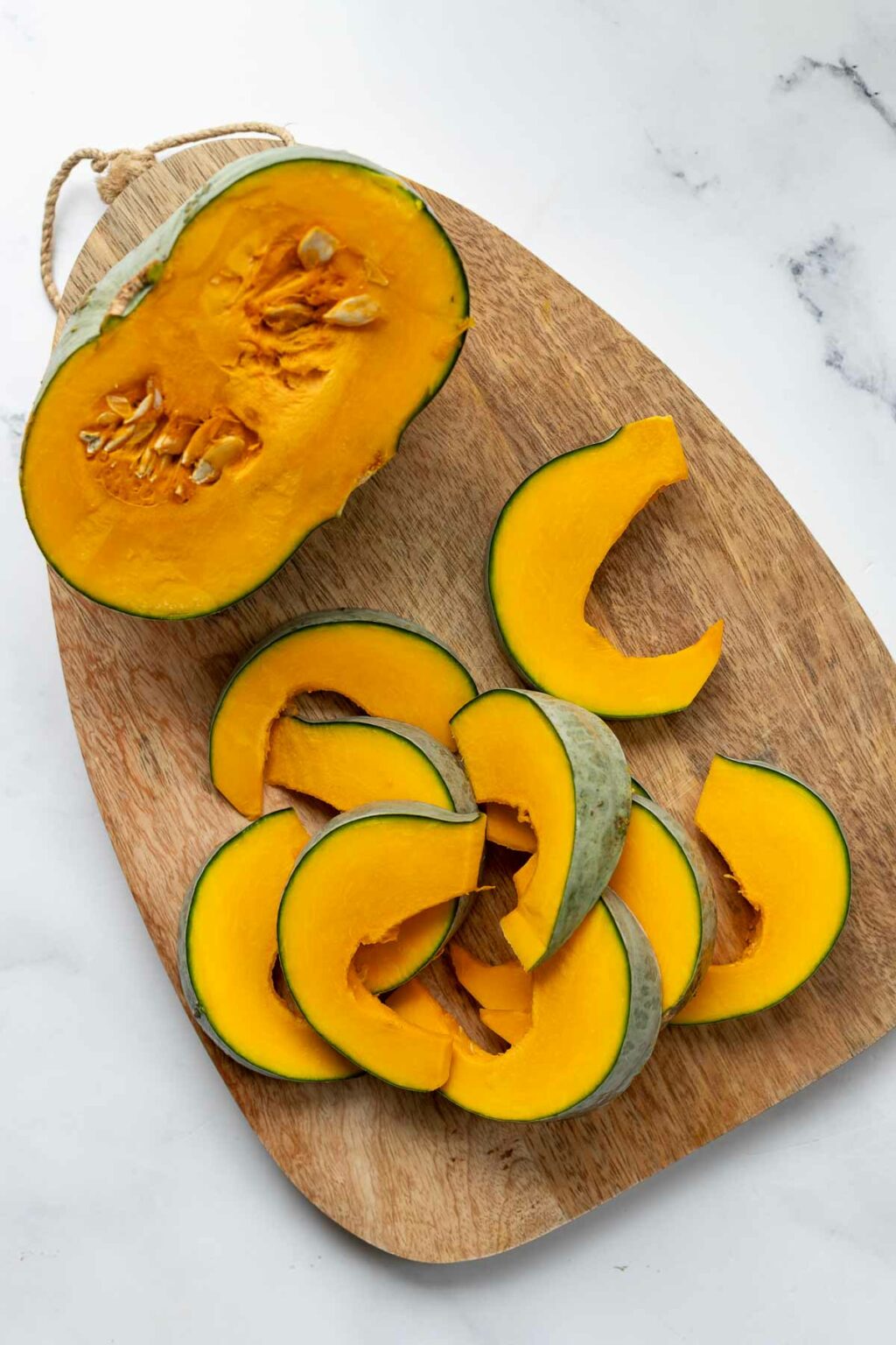 Kürbis aus dem Ofen mit Zatar und Tahini | Rezept | Elle Republic