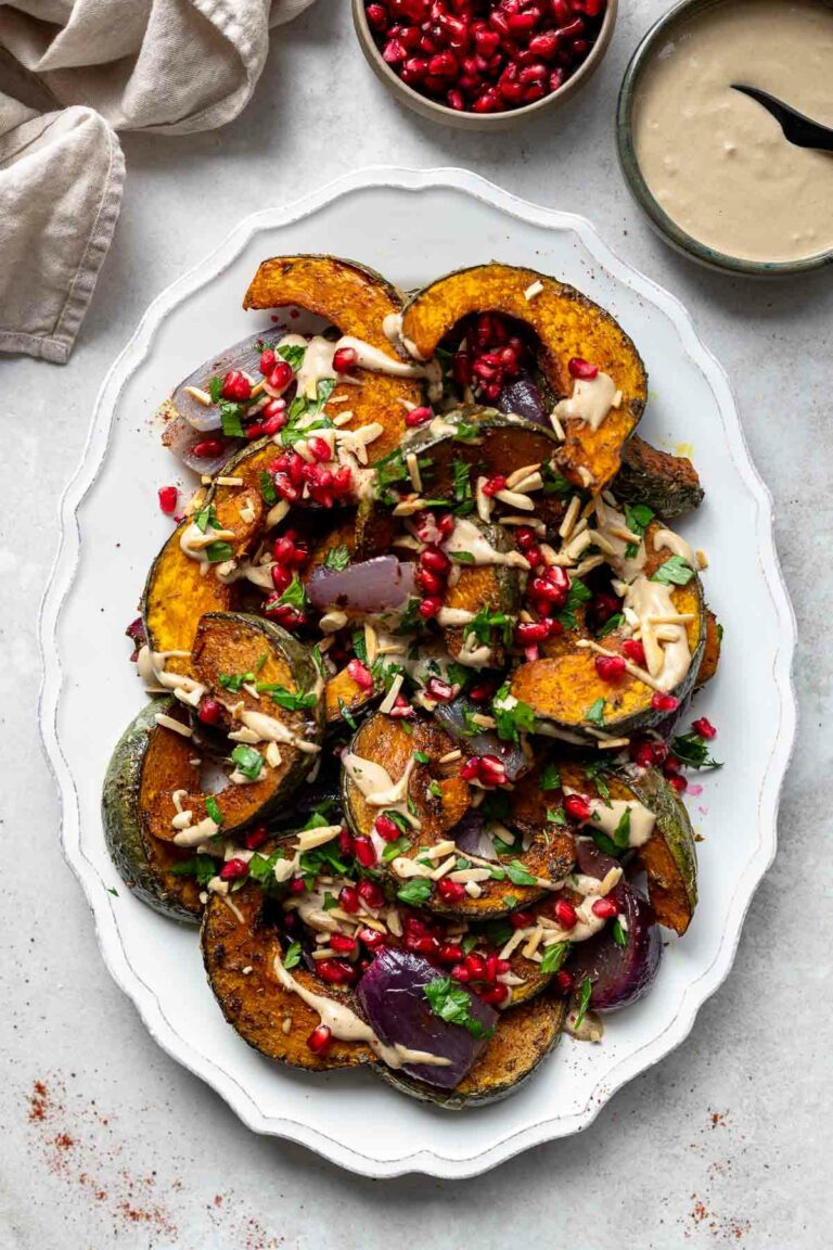 Kürbis aus dem Ofen mit Zatar und Tahini