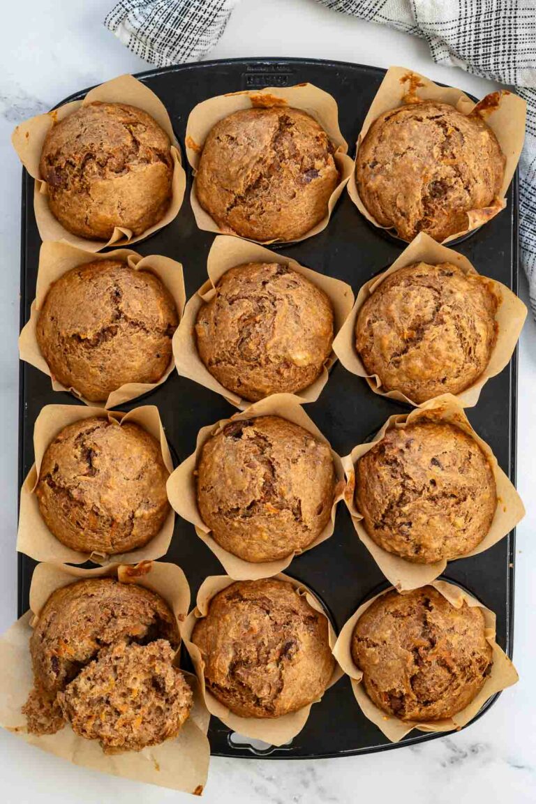 Gesunde Frühstücksmuffins mit Apfel, Banane und Karotten