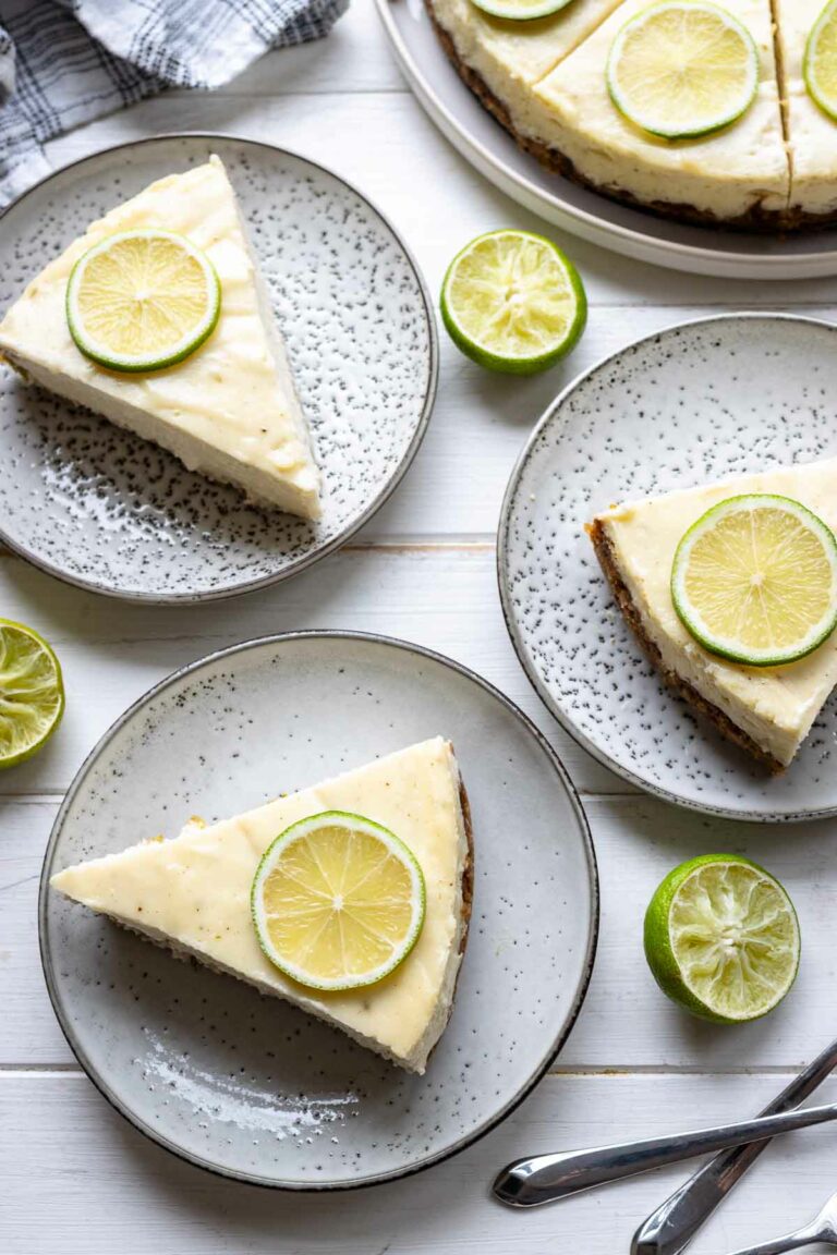 Limetten-Käsekuchen mit Pistazienboden