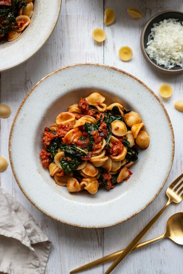 Salsiccia Pasta Rezept mit Schwarzkohl und Balsamico