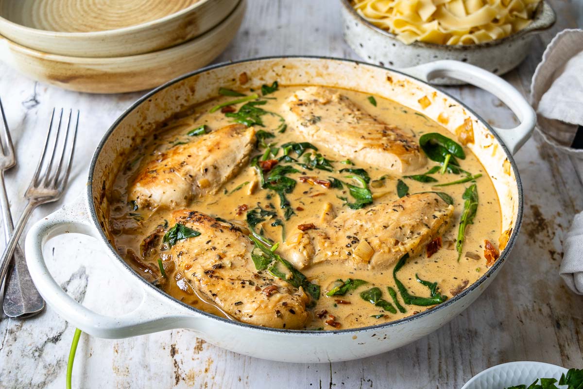 Creamy Tuscan Chicken with Spinach adn Sun-dried Tomatoes