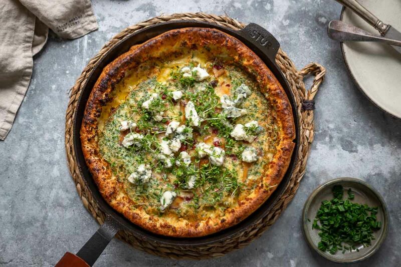 Herzhafte Ofenpfannkuchen Rezept (Dutch Baby) | Elle Republic