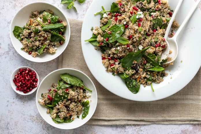 Quinoa Salat mit Feta, Cranberries und Kräutern | Rezept | Elle Republic